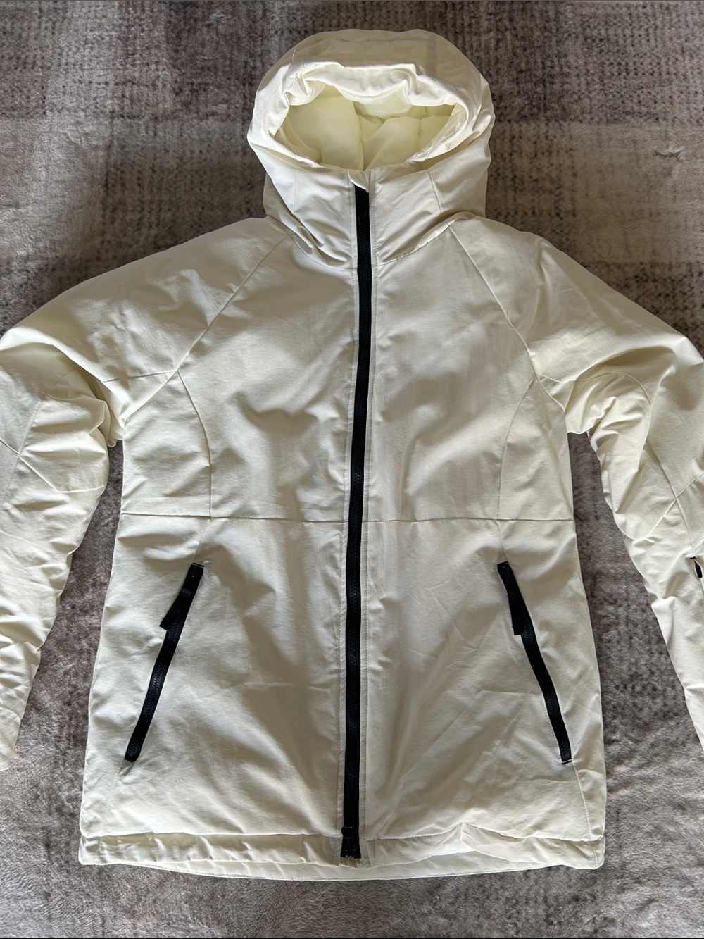 Amazon Essentials Cream Hooded Puffer Jacket with Black Zippers